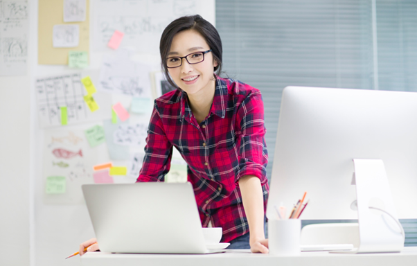 A happy customer meeting for web design package